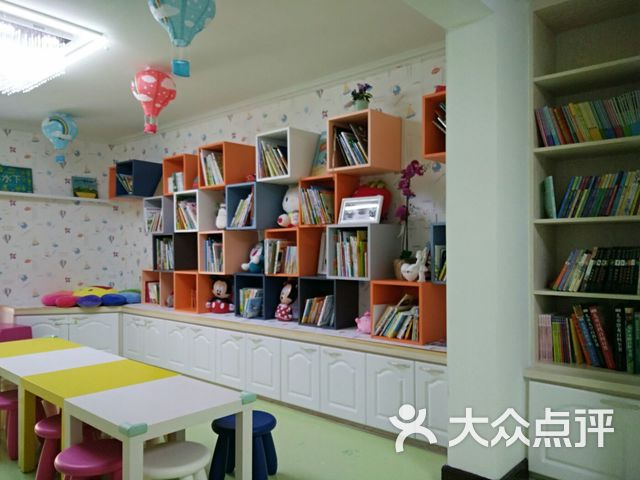 毛毛虫亲子绘本馆