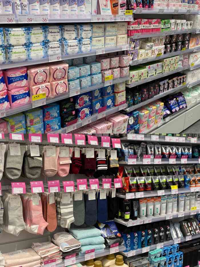 进口商品集合店日用品,文具,零食,化妆品都有哟