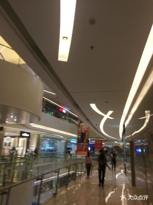 位置:深圳市罗湖区布心太宁路8号一个大型的