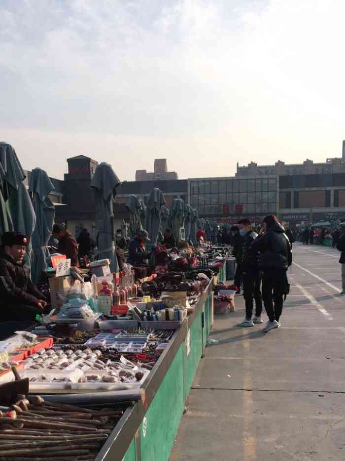 大柳树市场-停车场-"拜访十年前来过的大柳树鬼市,后