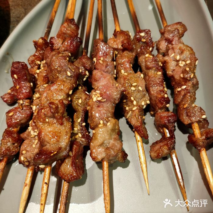 红门海鲜烧烤炭烤黑牛肉串图片