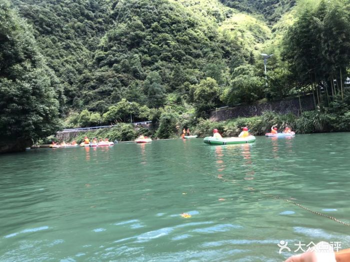 桐庐百岁峡抢滩漂流风景区图片