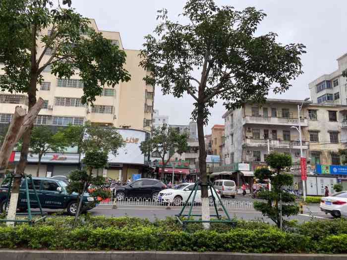 秀英小街菜市场-"到秀英小街坐的车总是很挤,也很堵.