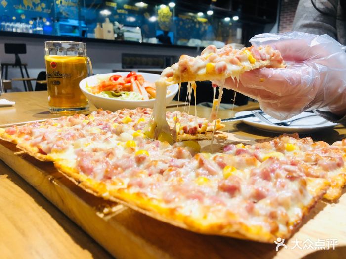 阿尔萨斯火焰薄饼·德式披萨法国风味火焰薄饼图片