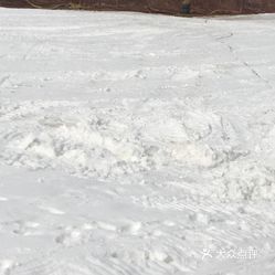 伊芦山霞波滑雪场