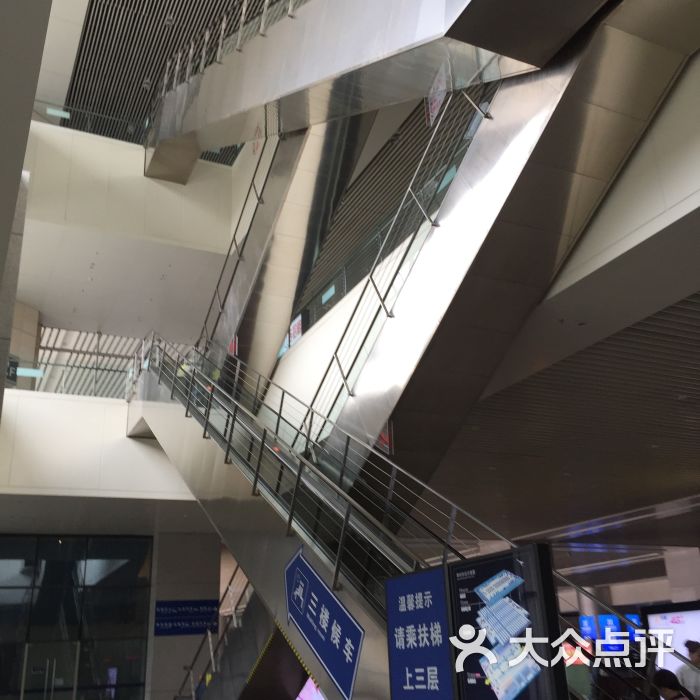 郑州东站候车厅通道图片 - 第34张