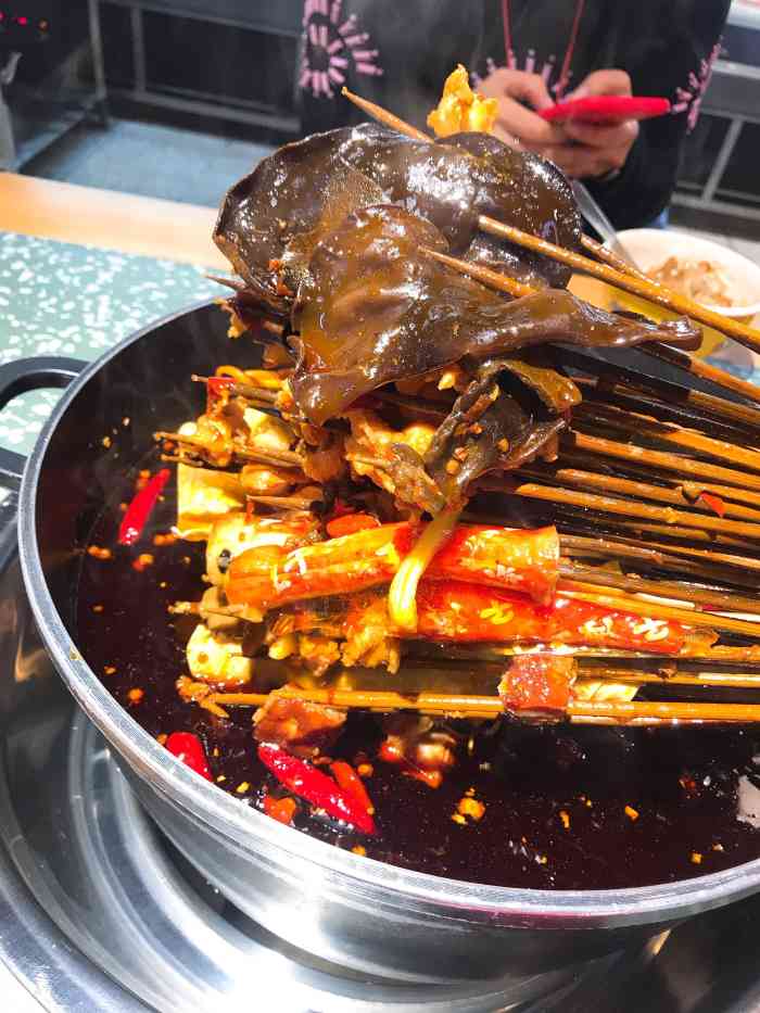 张大娃卤味串串(南坪店)-"在南坪老街区里面的一家串串,四点多就过去.