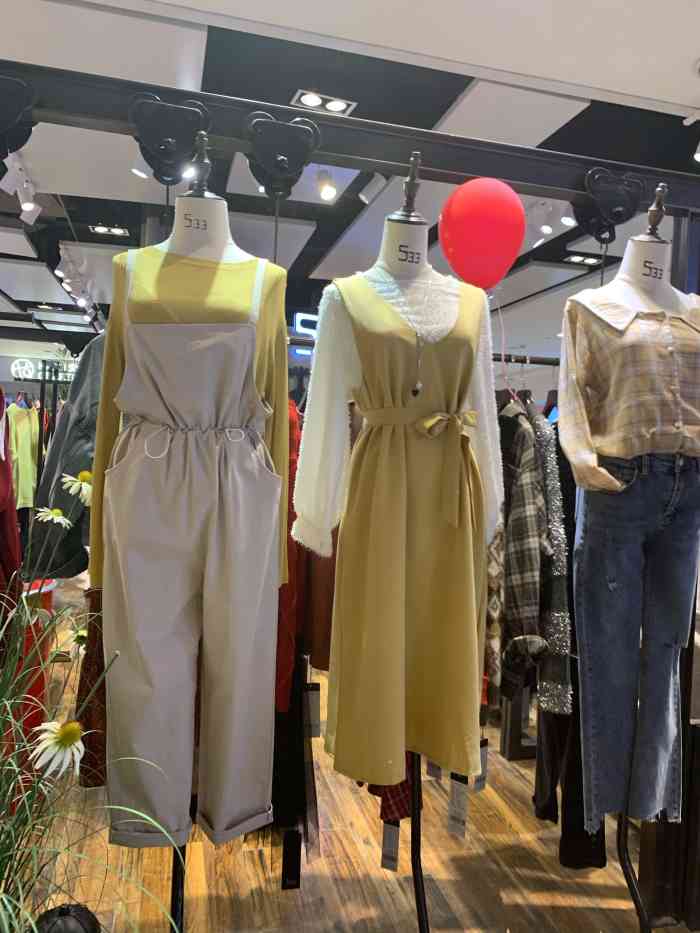 533品牌女装(533天虹百货店)-"这家品牌女装店位于区