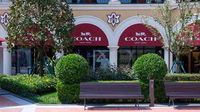 coach(佛罗伦萨小镇奥莱店)-"商品:包包 和爸妈一起去