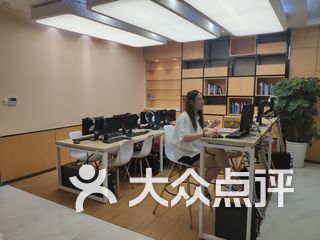 服务中心的英语 cJfBblf_dnySmalZYVkHNmLVjKdSrO2_NINuhCjtT_5cKmI7IKh6OWmD2VGwFDMlDqkiVRwIFfRusszHki9DfQ.jpg