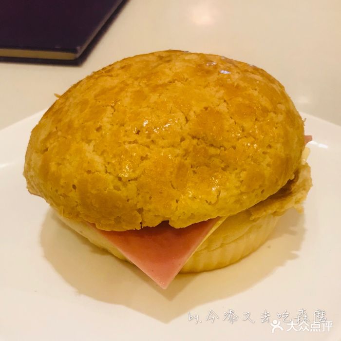 香港新文华茶餐厅(海岸城店)火腿芝士菠萝包图片