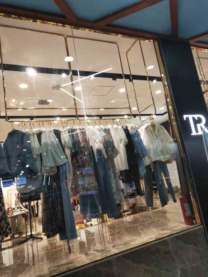 triplex-"三信服饰以前三信是个大的集团旗下还有马连