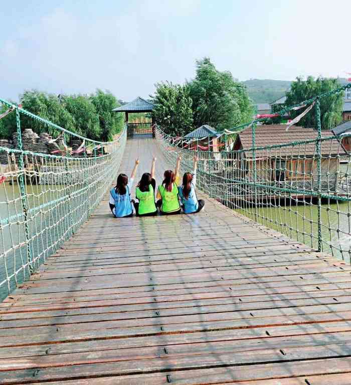 佳宁旅游度假山庄"总的来说休闲娱乐还不错,中餐菜味道一般.