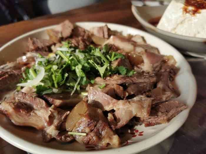 梅花补身汤-"所谓补身汤就是狗肉汤.延吉是朝鲜族超过