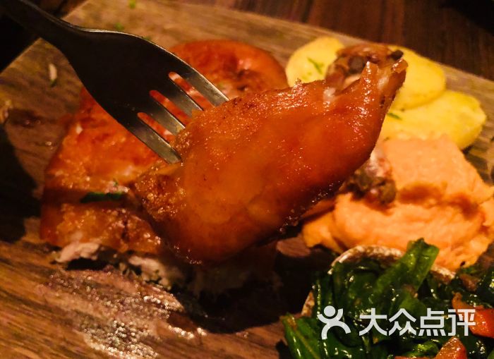 西班牙特色烤乳猪