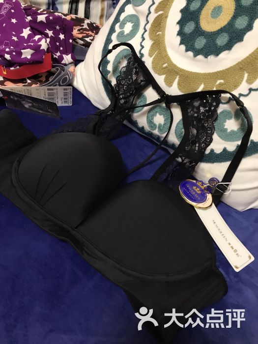 美胸皇后内衣连锁(新区中翔商贸店)图片 - 第1张