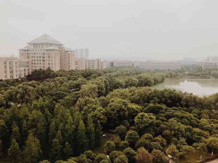 武汉科技大学黄家湖校区