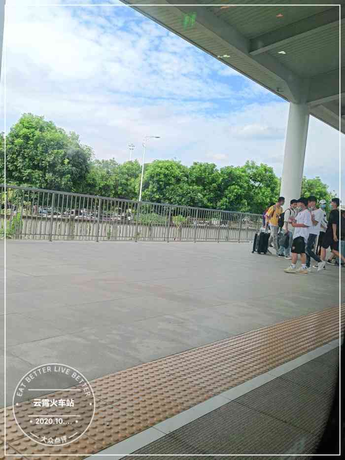 打分 路过云霄火车站,站店干净整洁,各出口都有指引招牌,不错.