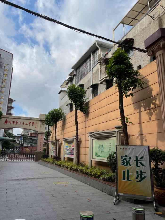 学校就在同福西路上,坐公交-大众点评移动版