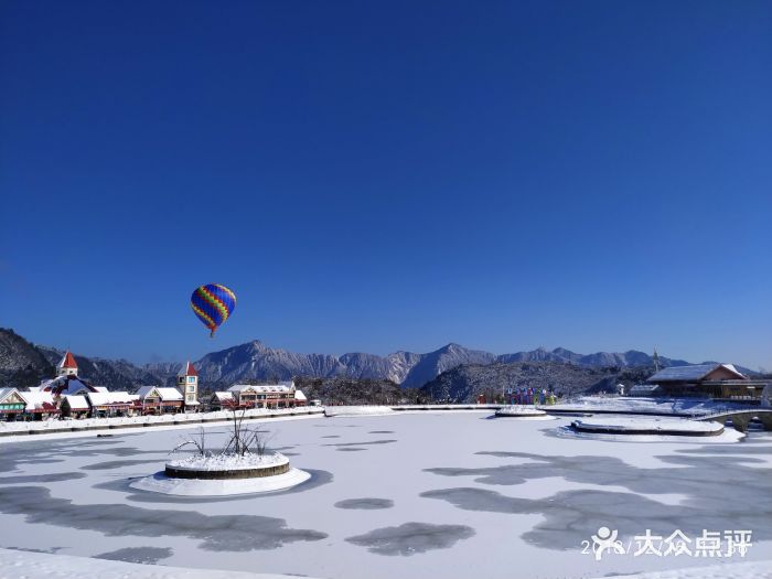 西岭雪山滑雪场图片