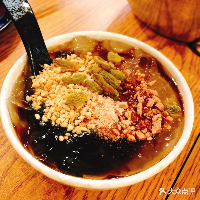 火与白fire&white·川味正宗串串香(恒基广场店)红糖冰粉图片