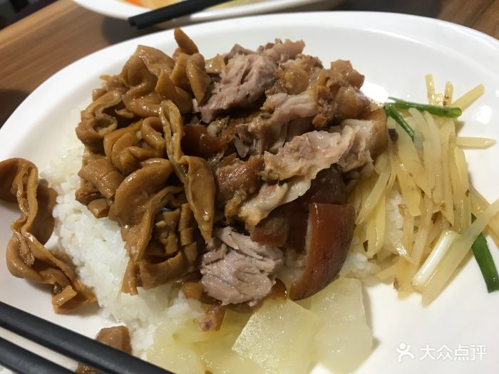 猪脚拼肥肠