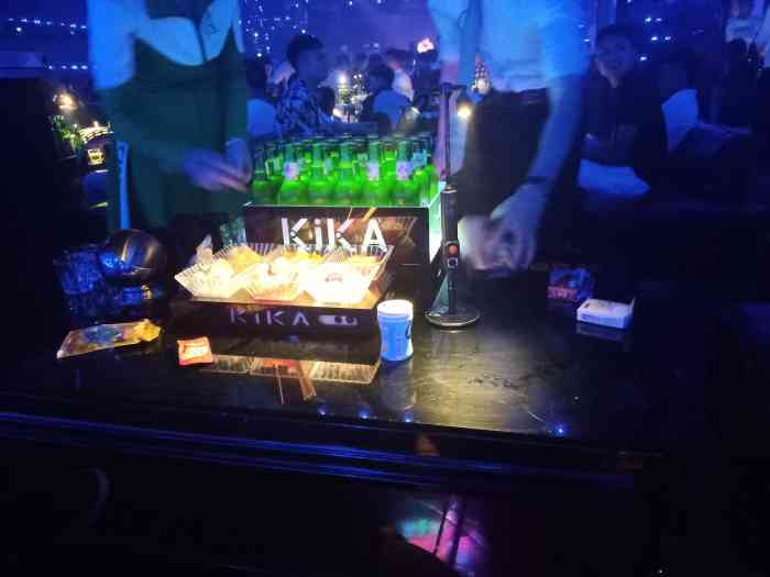 kika party 酒吧-"据说酒吧只要你去了一次后它能让你