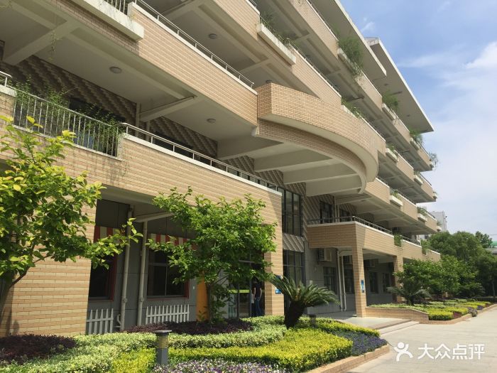 广中路小学图片