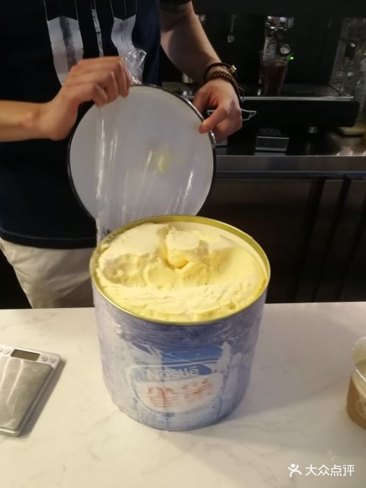 超大冰淇淋做阿芙佳朵哦还有小老板的手哈哈哈