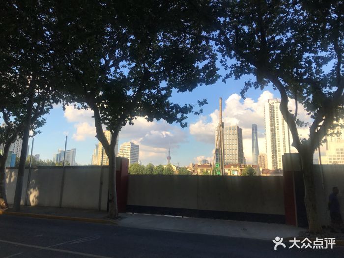 约了下午1点半面签,怕堵车,12点半就到了.-美