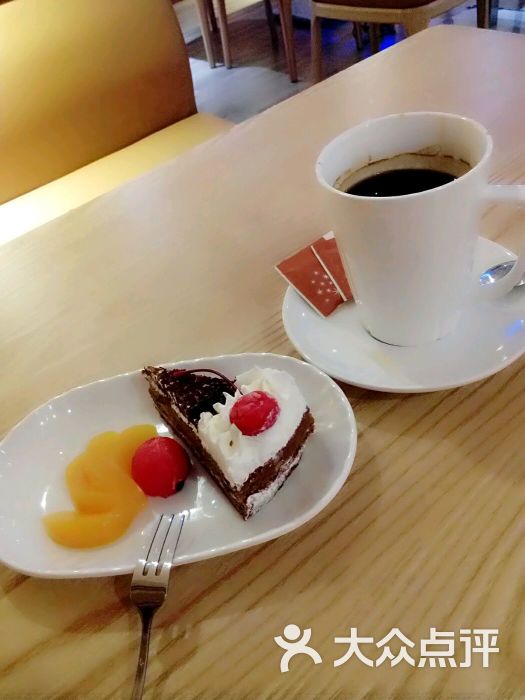 啡靡靡之音:黑森林蛋糕,大众团购价钱省了泰.广