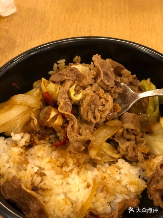 牛丼食其家咖喱川香牛肉饭图片