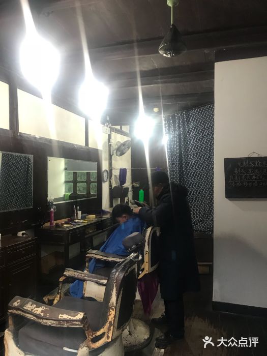 张恒泰(剃头店)图片