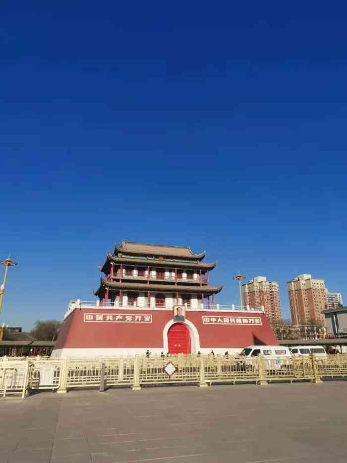南门广场-"南关清真大寺,旁边缩小版北京天安门广场.