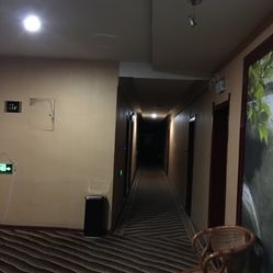 汇吉阳光大酒店停车场