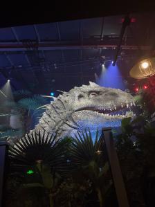 侏罗纪恐龙主题展"恐龙展位于悦汇城广场外面的,并不是在商场.