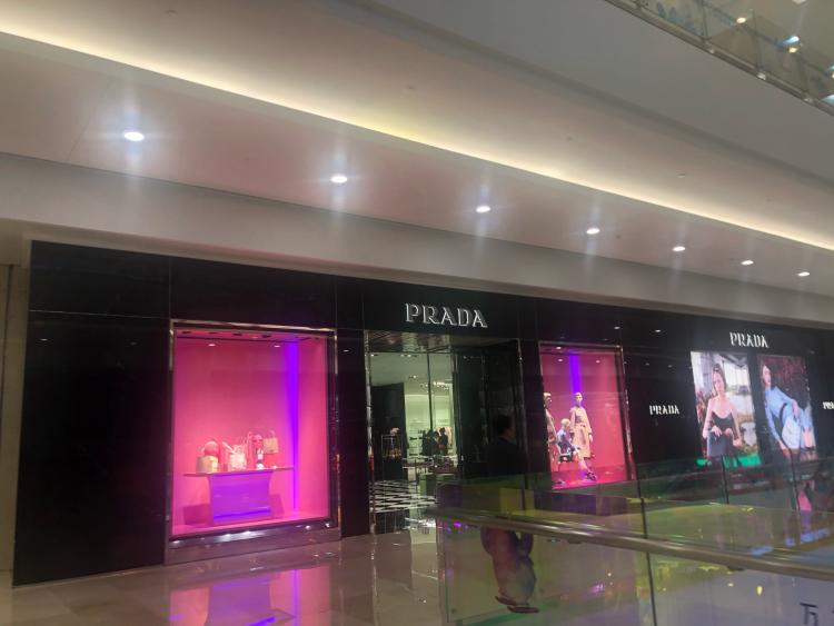 prada普拉达(万象城店)-"商品:包包 位于万象城一层,.