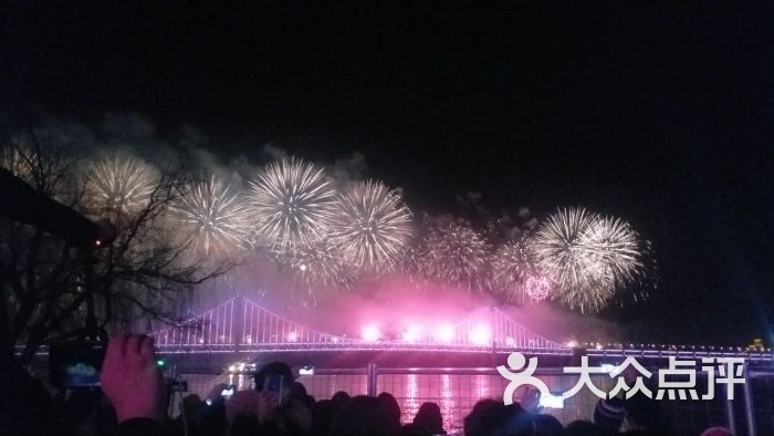 TT酒吧:第一次酒吧夜店行献给了大连。.大连休