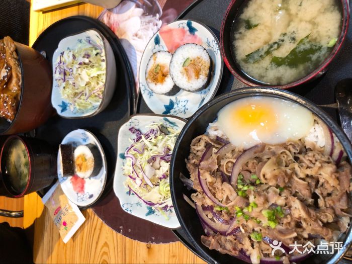 蜗牛叔叔的食堂(领秀城贵和店)日式温泉蛋牛丼饭图片