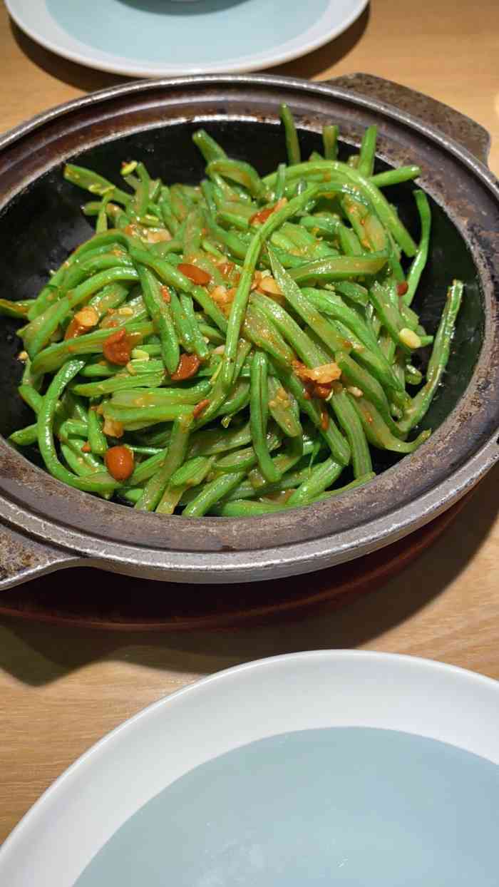 点了几个菜「石锅芸豆丝」这个很好吃,很清爽「杨梅丸子」这个味道很