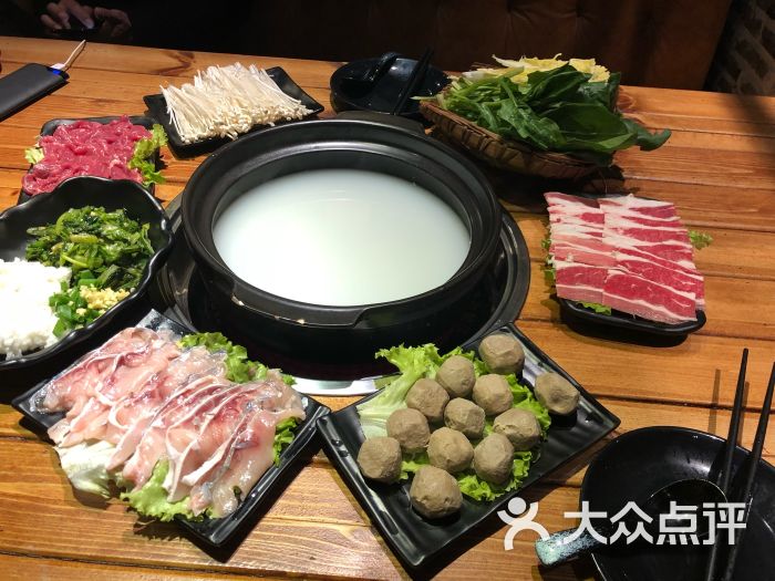 毋米粥养生海鲜火锅