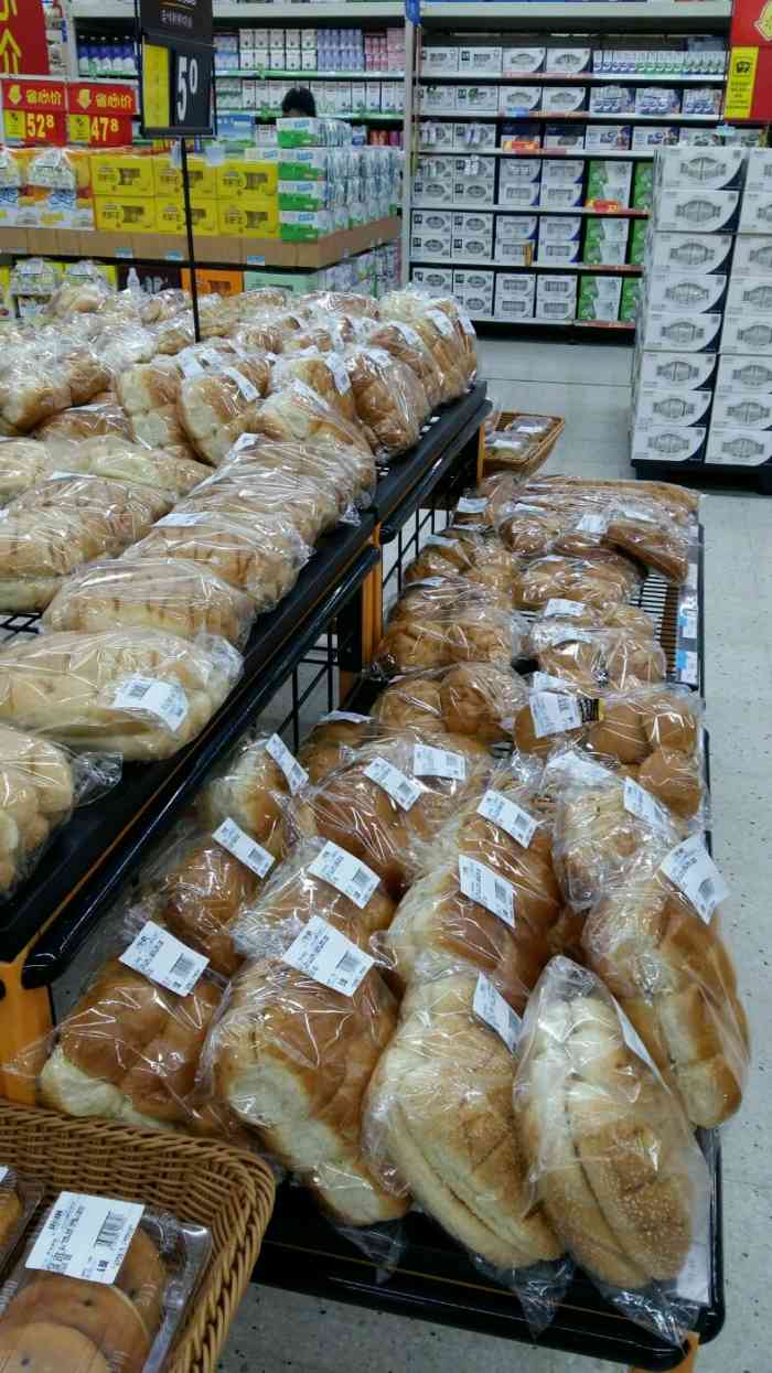 沃尔玛面包房(南浦大桥店"虽然附近有好几个卖场,但是最喜欢去的是