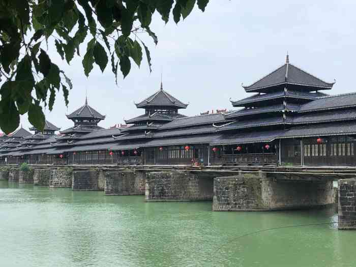 风雨桥景观-"城步风雨桥!苗族群众素有积德行善,修路架.