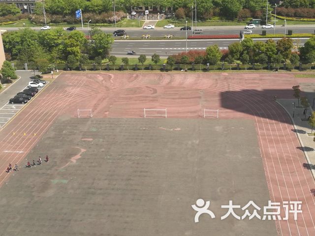 世茂香槟湖小学