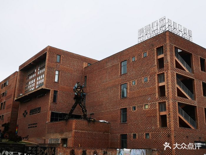 四川美术学院造型艺术综合教学楼图片