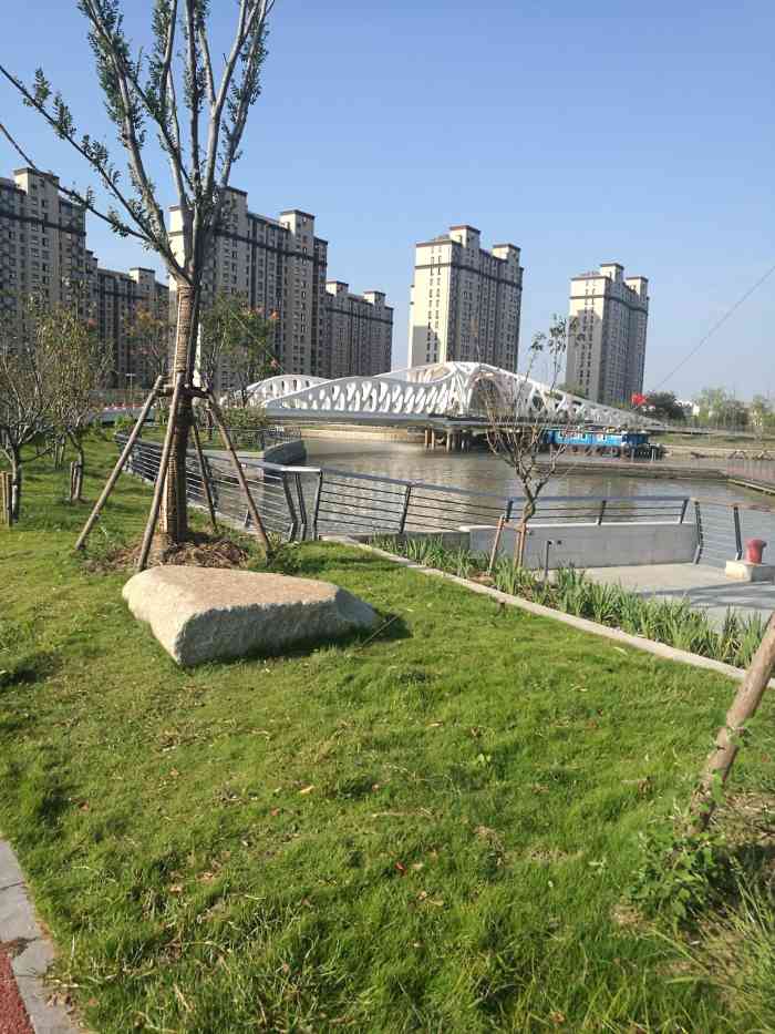 贺桥公寓地下停车库"青浦环城水系公园上善广场之音乐喷泉位于-