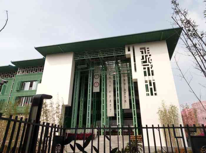 杭州观成实验学校-"今天路过东新路,看了这学校很大,教学楼好.
