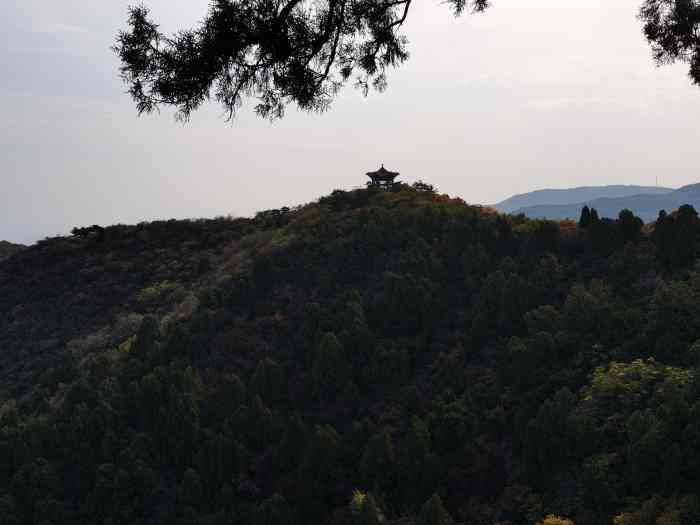 太原龙山景区-"龙山景区位于风光秀丽,重峦叠嶂的太原