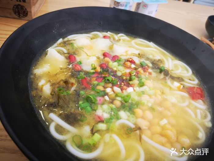 金汤酸菜鱼米粉