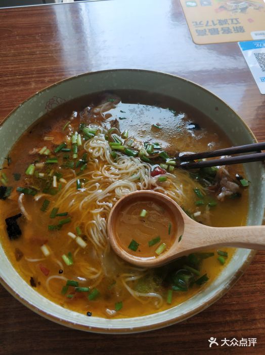 八月鸡汁米线图片